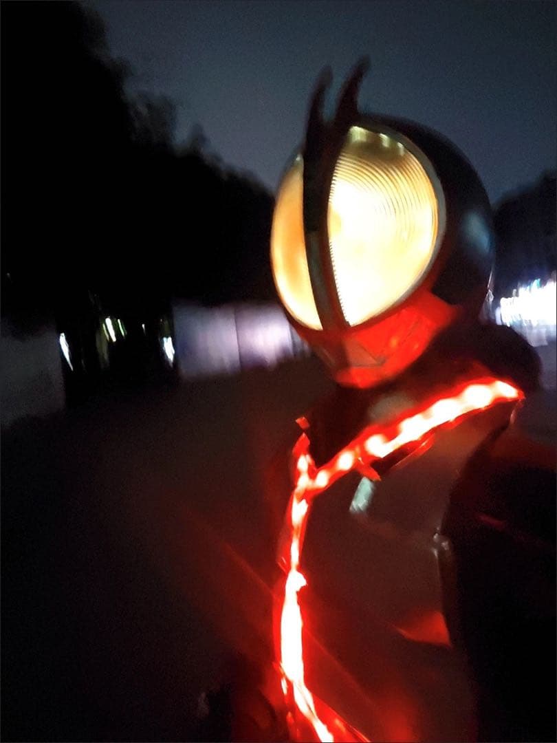 仮面ライダー ファイズ　マスク　磁石装置　複眼発光　アトラクコスプレ用　塗装済み