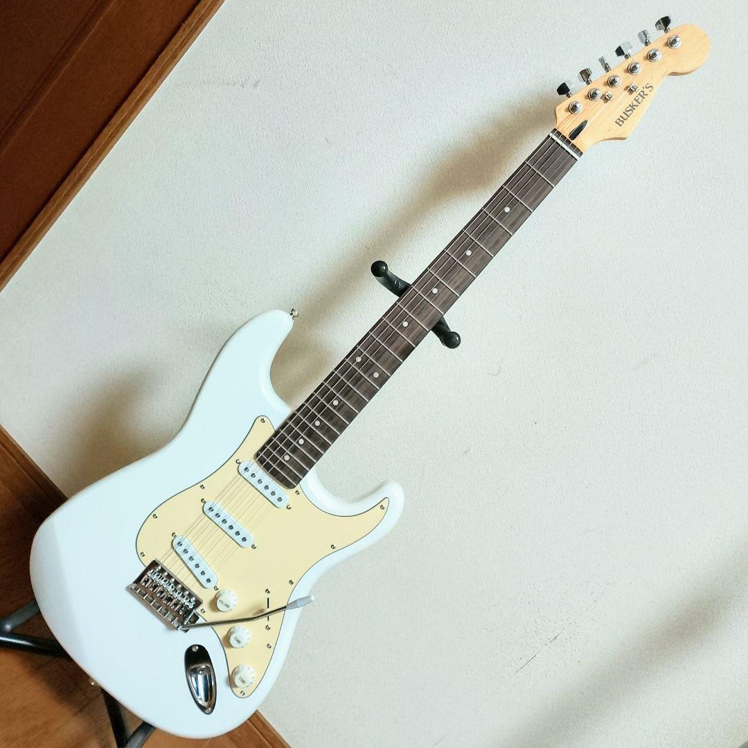 美品　BUSKER’S　ストラトキャスタータイプ　エレキギター　ホワイト