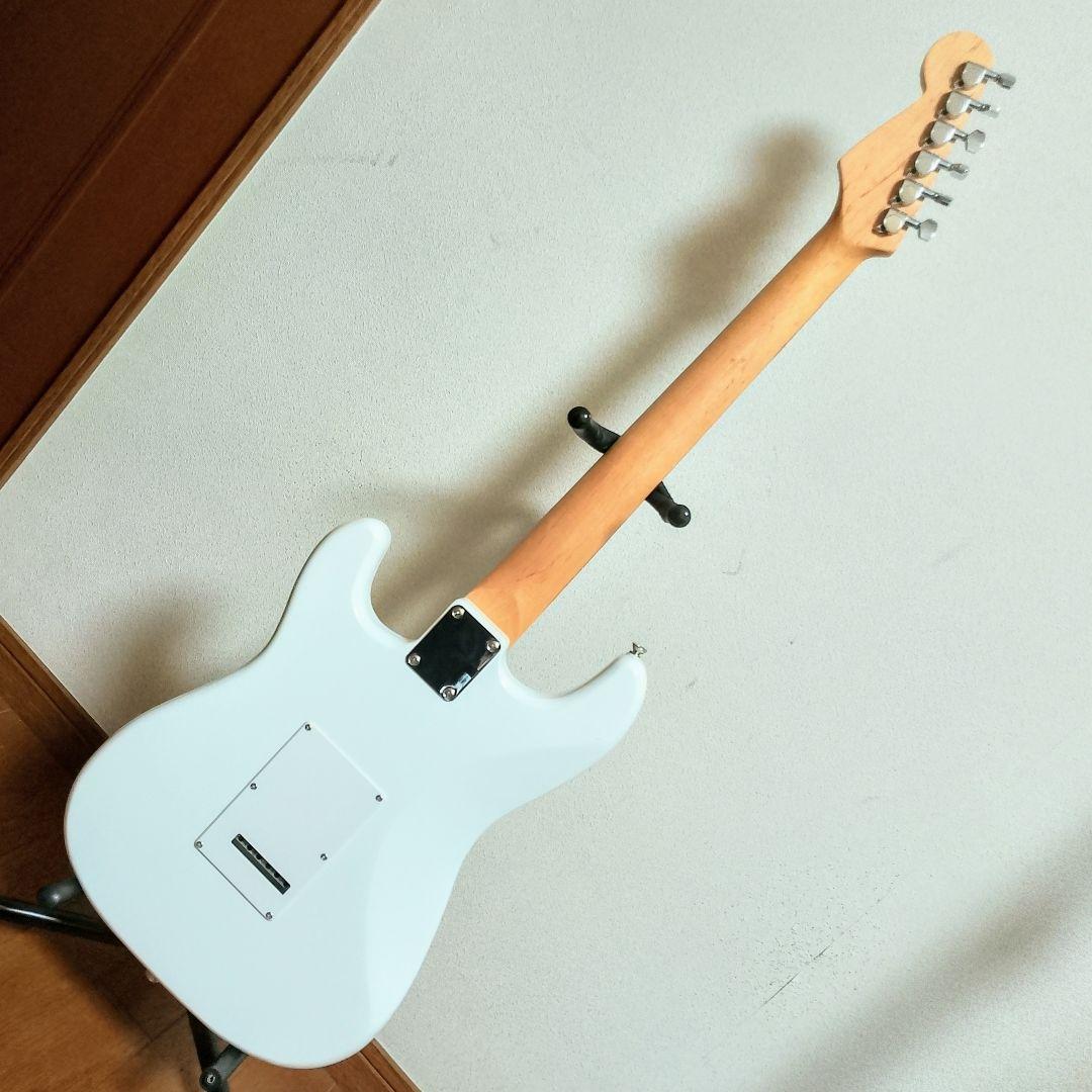 美品　BUSKER’S　ストラトキャスタータイプ　エレキギター　ホワイト