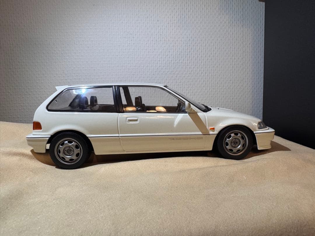 ホンダ CIVIC ミニカー ホワイト1/18