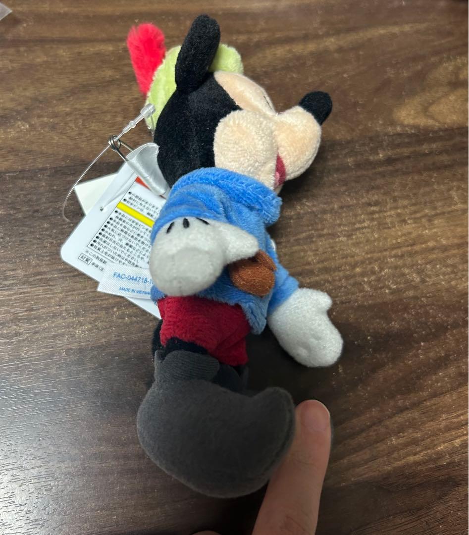 新品タグ付き ディズニーリゾート ミッキーの巨人退治 ぬいぐるみバッジ