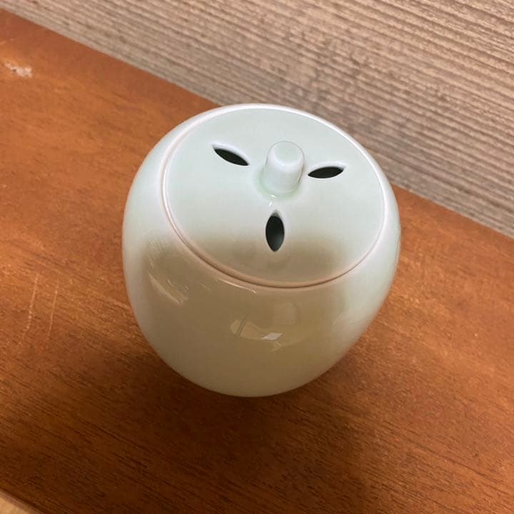 ★セール★井上萬二　人間国宝　青白磁彫文 香炉　笹