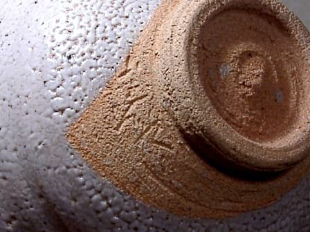 京焼・清水焼　ピーター・ハーモン（巖）作　黒豆　灰釉　梅花茶碗　無傷　共箱　保証