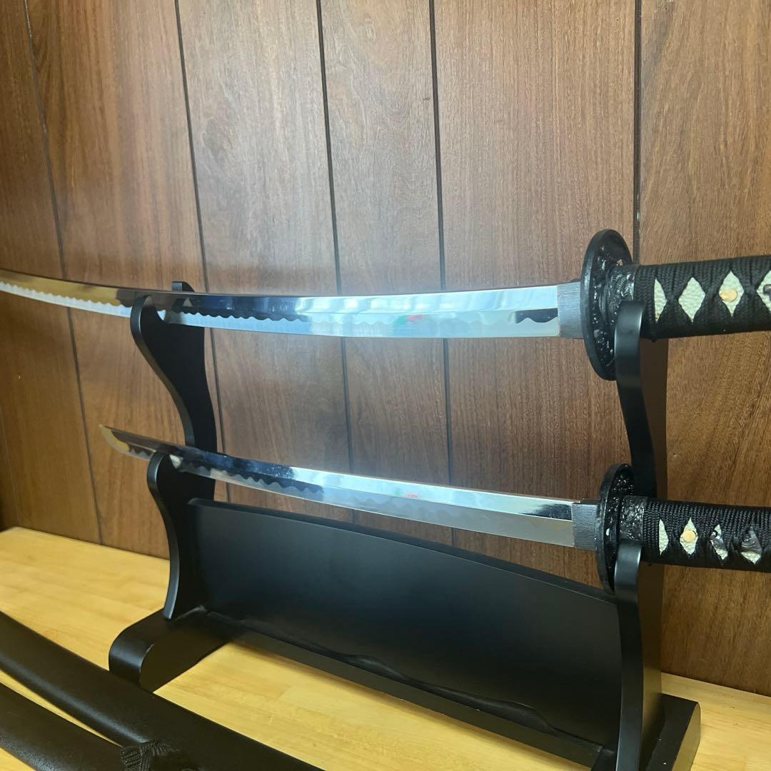 模造刀セット 黒色の柄と白い装飾 2本