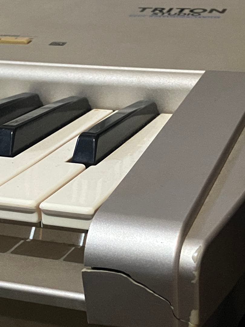 鍵盤楽器 KORG TRITON STUDIO