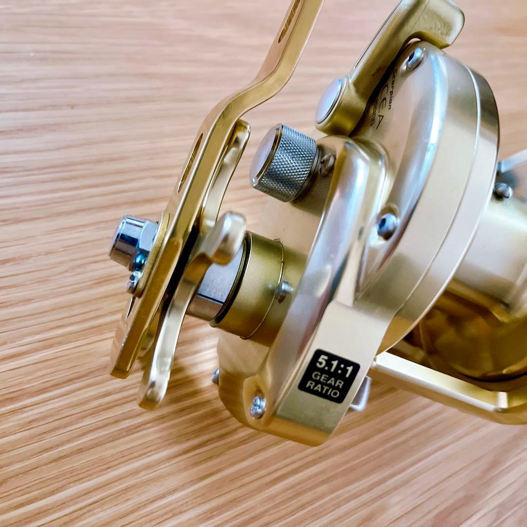 美品　シマノ　スコーピオン オシアジガー 2000P リール