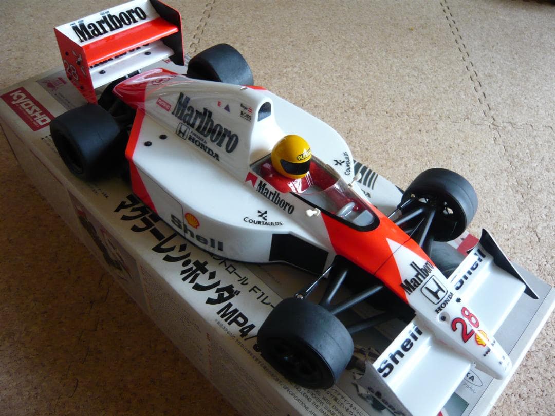 u*f様 KYOSHO マクラーレン・ホンダMP4/5B　F1レーサー　1/10