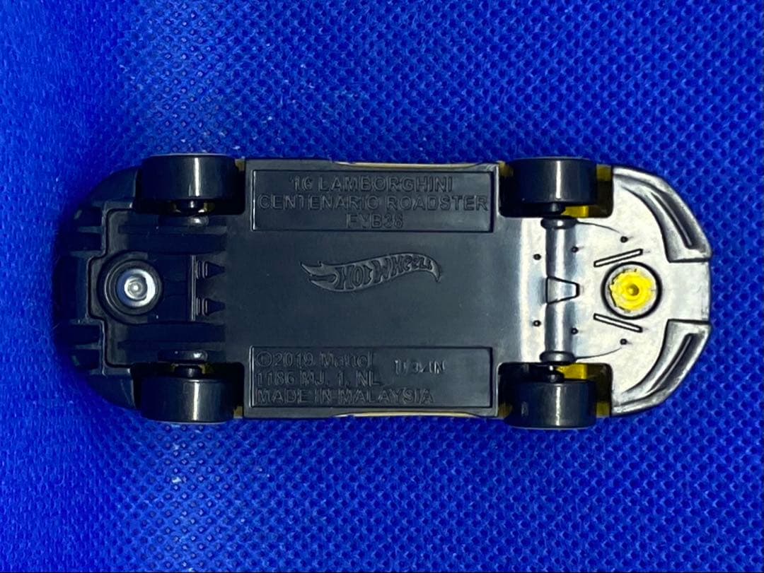 Hotwheels '16 L. Centenario Roadster 黄