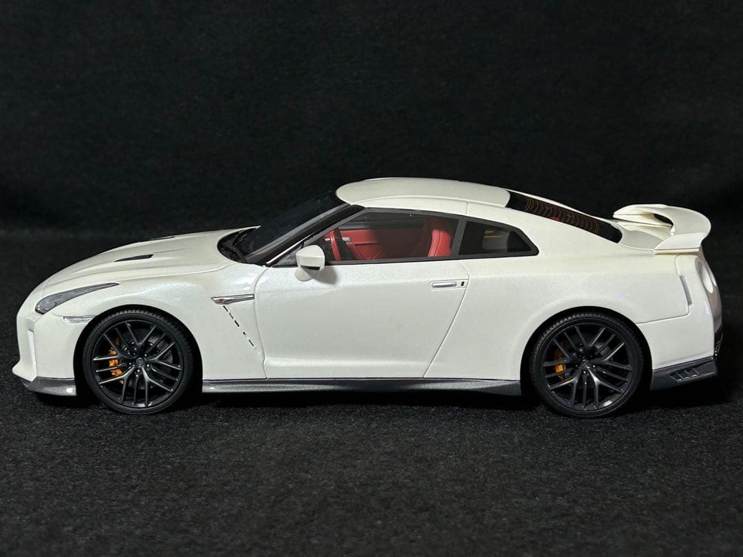 【特価！】日産 GT-R ホワイト 1/18 京商 R35 送料無料