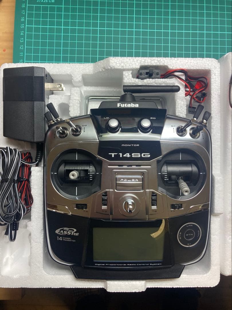 Futaba T14SG 14チャンネル送信機