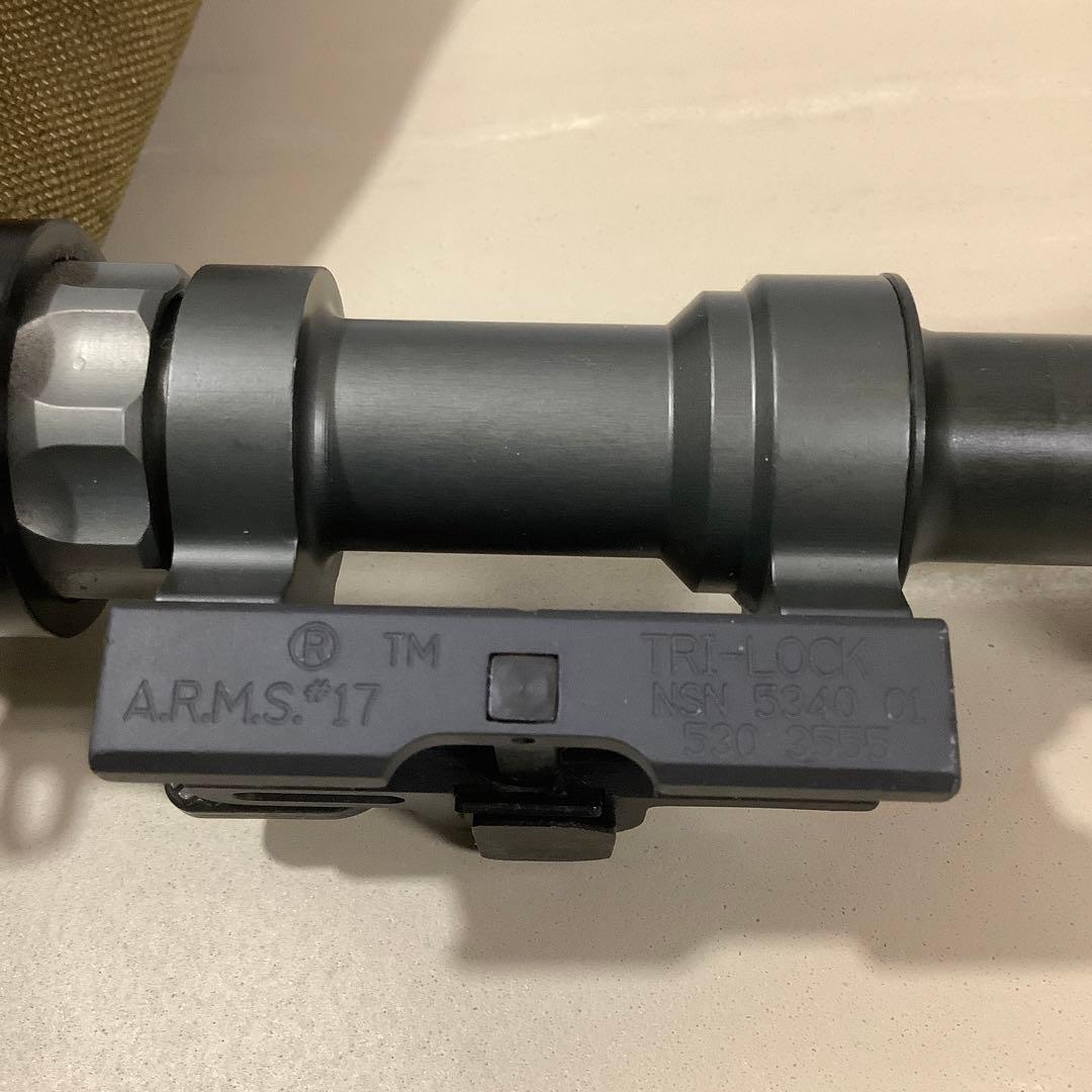 SUREFIRE製 旧型のM962 カスタムLED バルブ付き