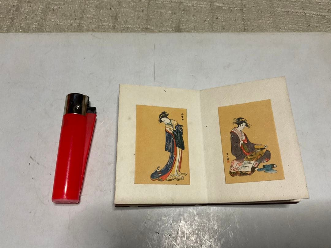 ミニ・浮世絵。8cm程の豆本。【箱付き　27枚の浮世絵　歌麿他】。