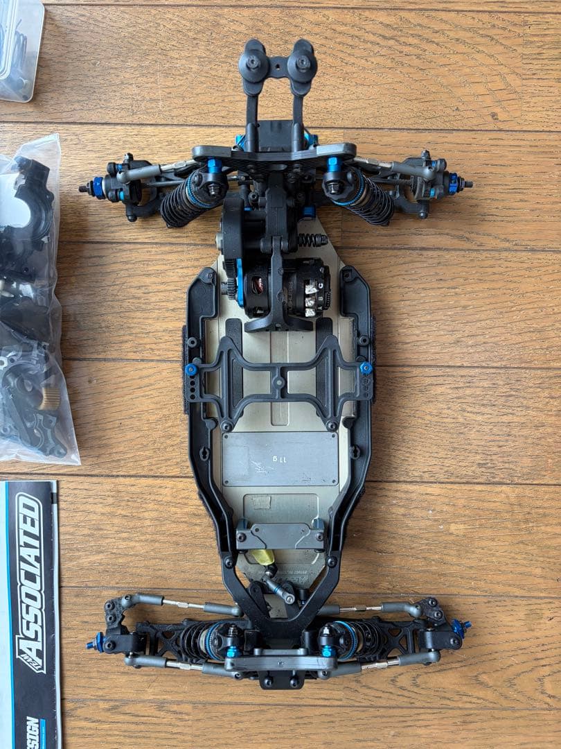 アソシエイテッド　b6.4d