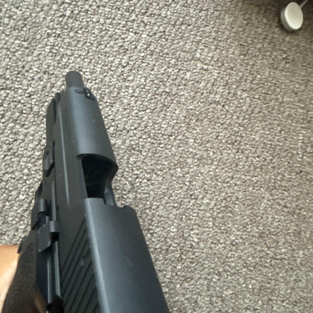 【成約済:マツさん】SIGP226ハンドガン弾倉2本、ホルスター付き(エアガン)