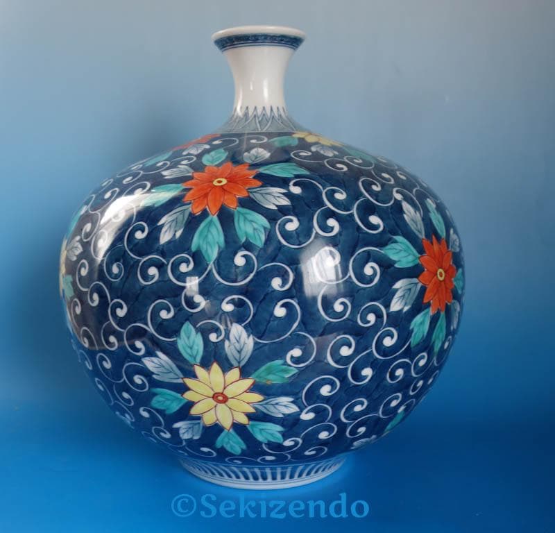 有田焼 色鍋島　菊唐草文　一峰窯　江上峰弥　花瓶　花器　壷　飾壷　共箱 2507