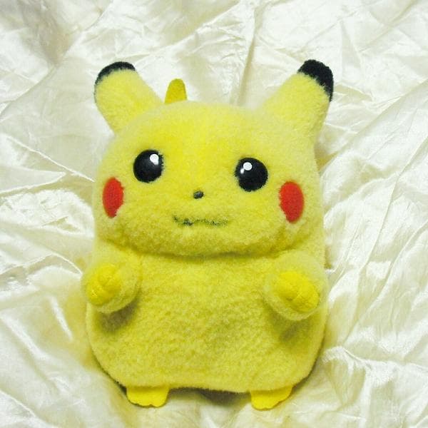 (●゜ω゜●) ピカチュウ ぬいぐるみ 初期ピカ トミー おなかを押すとなくヨ!