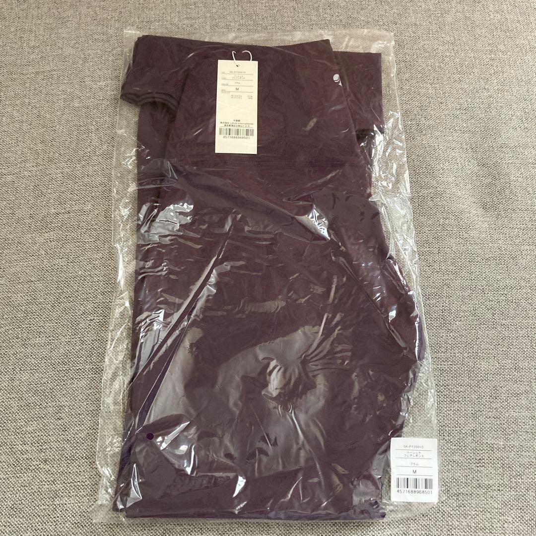 SUKALA べシックフレアレギンス　プラム　Mサイズ 新品タグ付き未開封