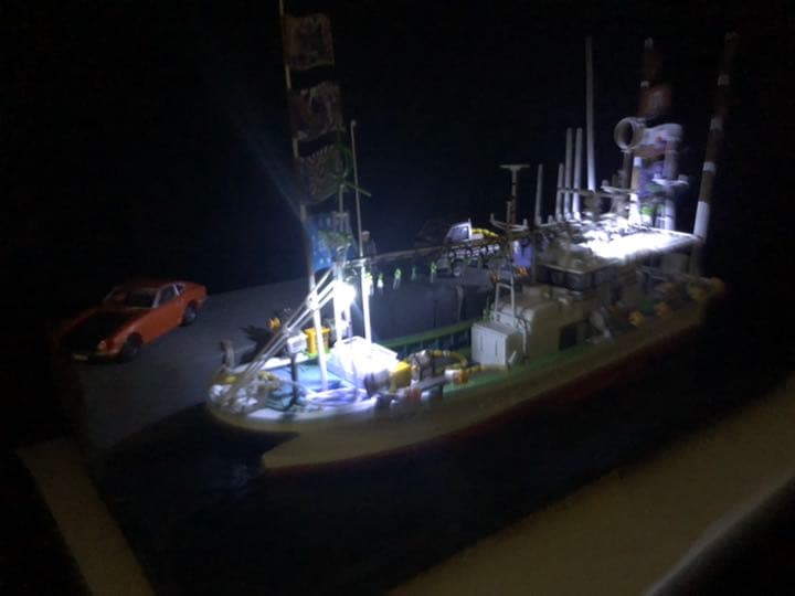 アオシマ イカ釣り漁船完成品 マグロ漁船に変更