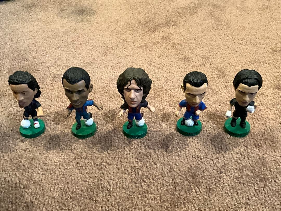サッカーフィギュアセット　箱入り17個　ばら29体