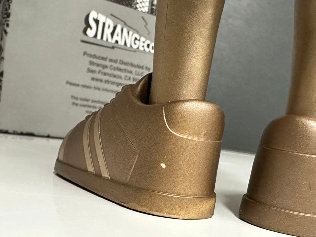 OBEYxSTRANGEco アートフィギュアMr.Spray