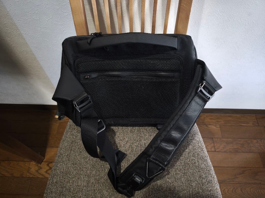 ✨️ほぼ新品✨️トライディールTOUGH BIG SLINGBAG BLACK