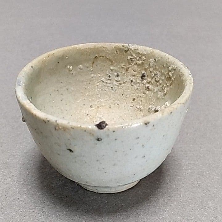 李朝白磁ぐい吞み　李朝堅手ぐい吞み