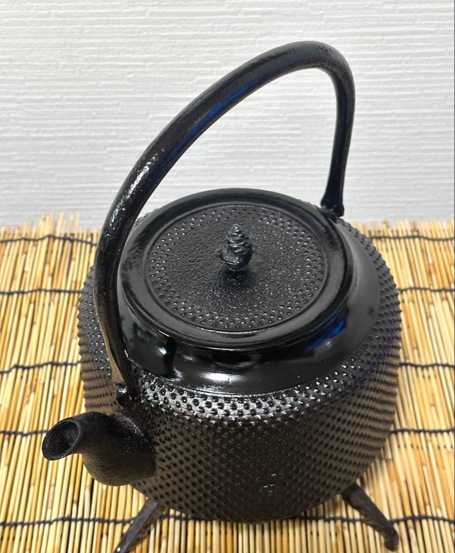 未使用品　成龍堂鋳造所 伝統工芸士 及川　齋（齋峰)造　１８型アラレ　南部鉄瓶