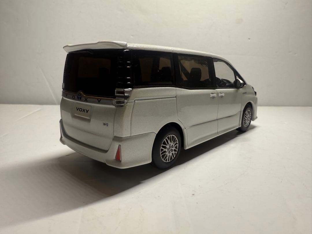 トヨタヴォクシーカラーサンプルミニカー