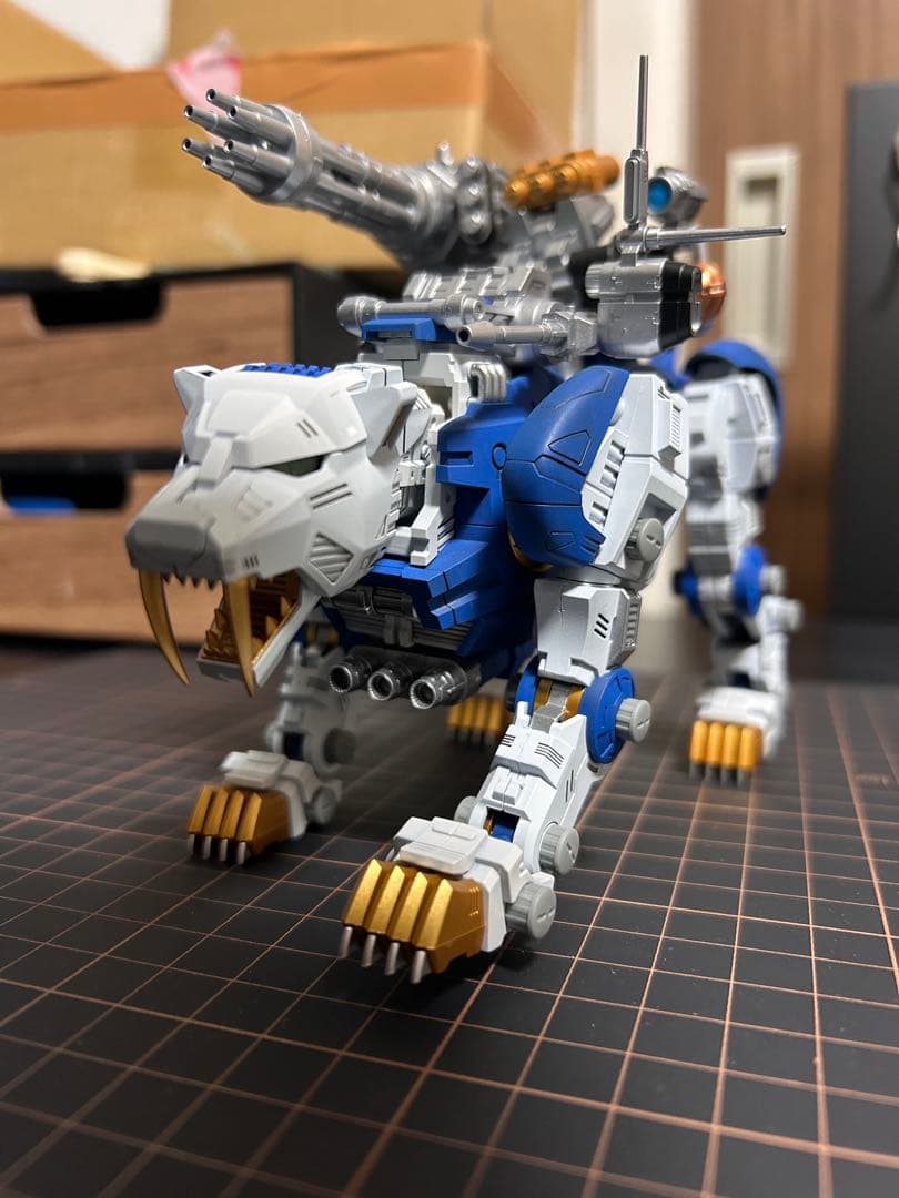 ゾイド　タカラトミー　リアライズ　セイバータイガー(共和国仕様)