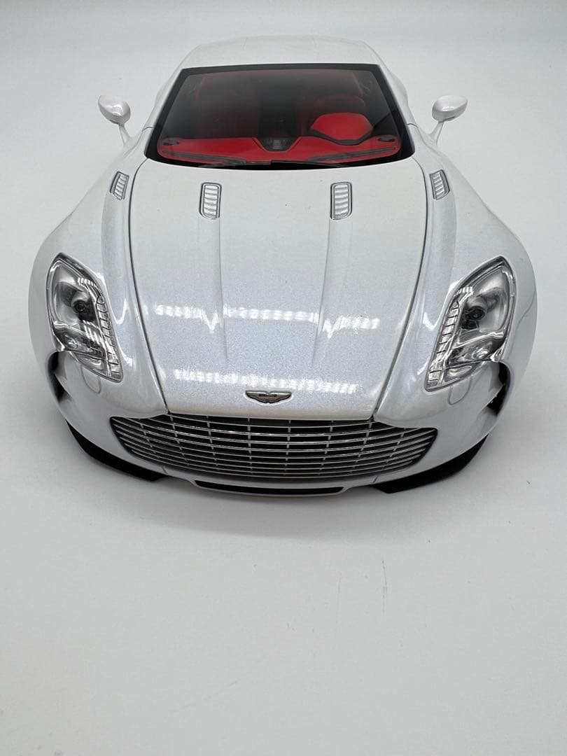 No7ミニカー1/18箱ありAUTO art ASTONMARTIN ONE77