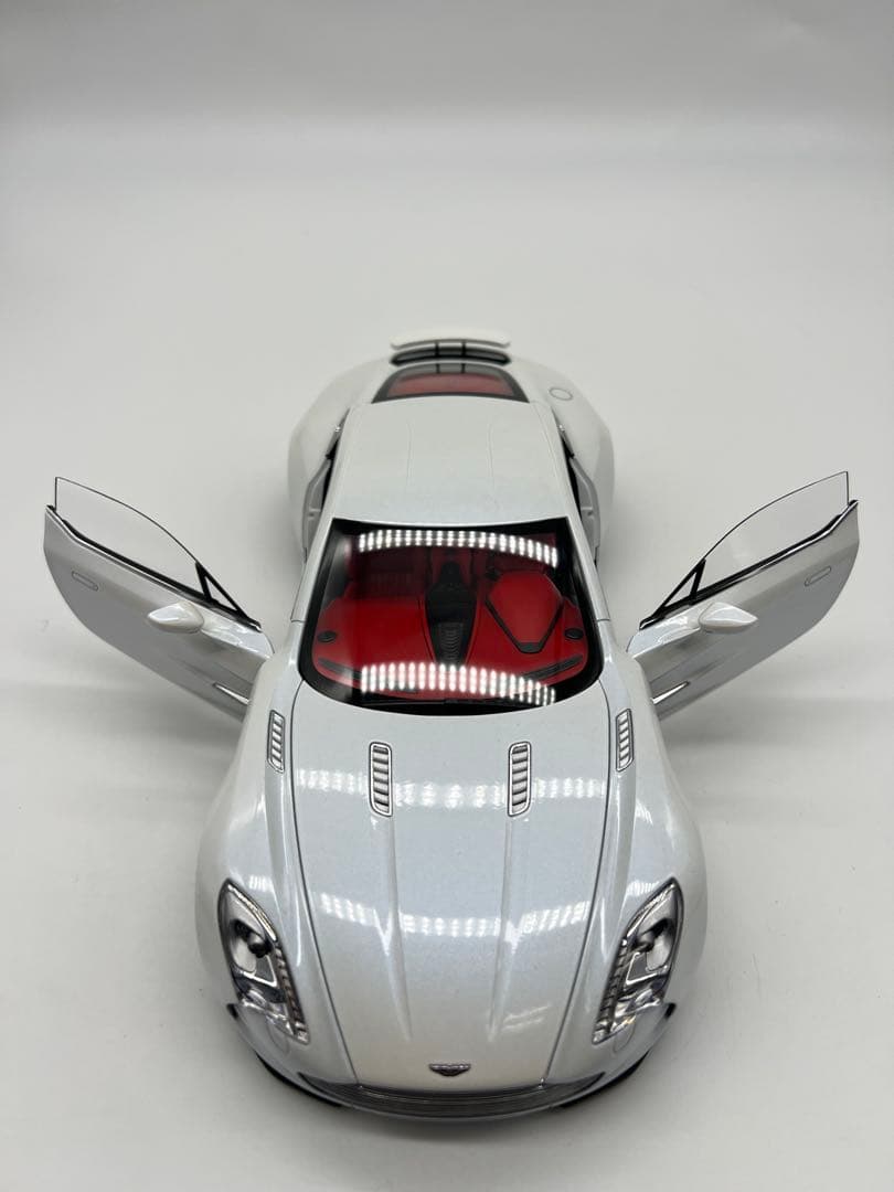 No7ミニカー1/18箱ありAUTO art ASTONMARTIN ONE77