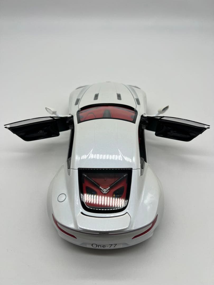 No7ミニカー1/18箱ありAUTO art ASTONMARTIN ONE77