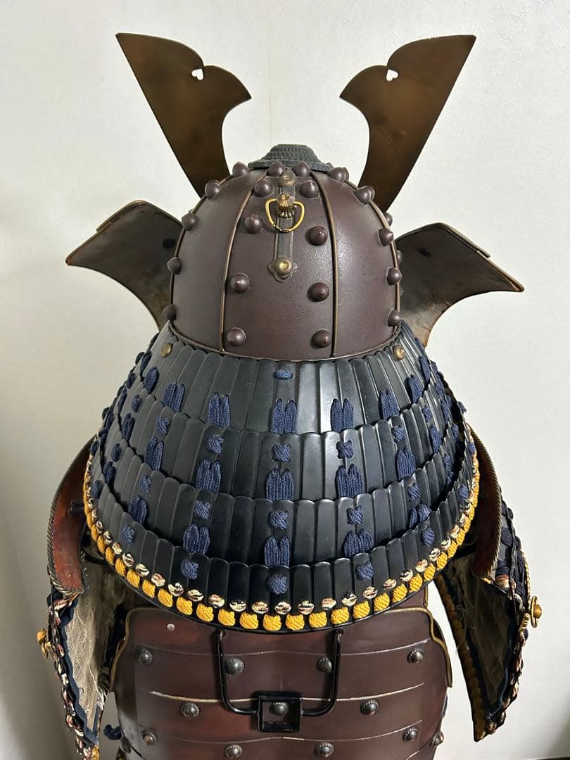 甲冑工房丸武製　紺糸威鉄錆笠鋲二枚胴具足　等身大