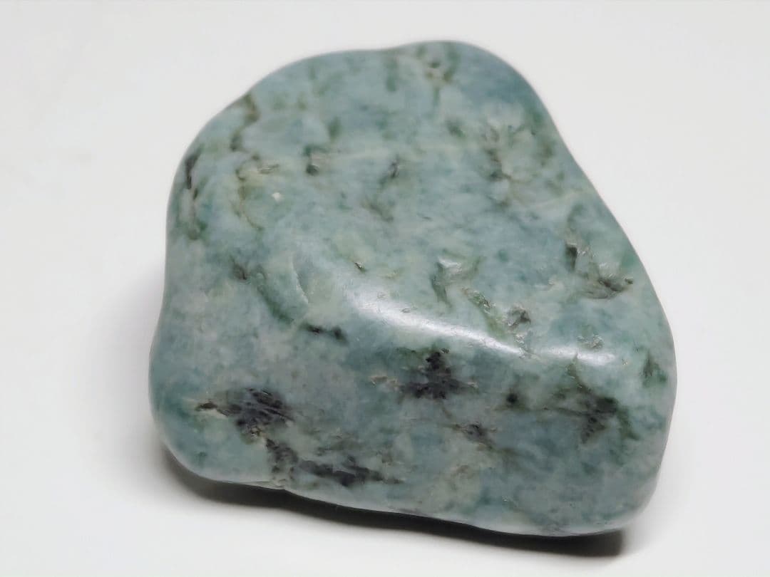 コン沢 37g 翡翠 ヒスイ 原石 鑑賞石 自然石 誕生石 鉱物 鉱石 水石