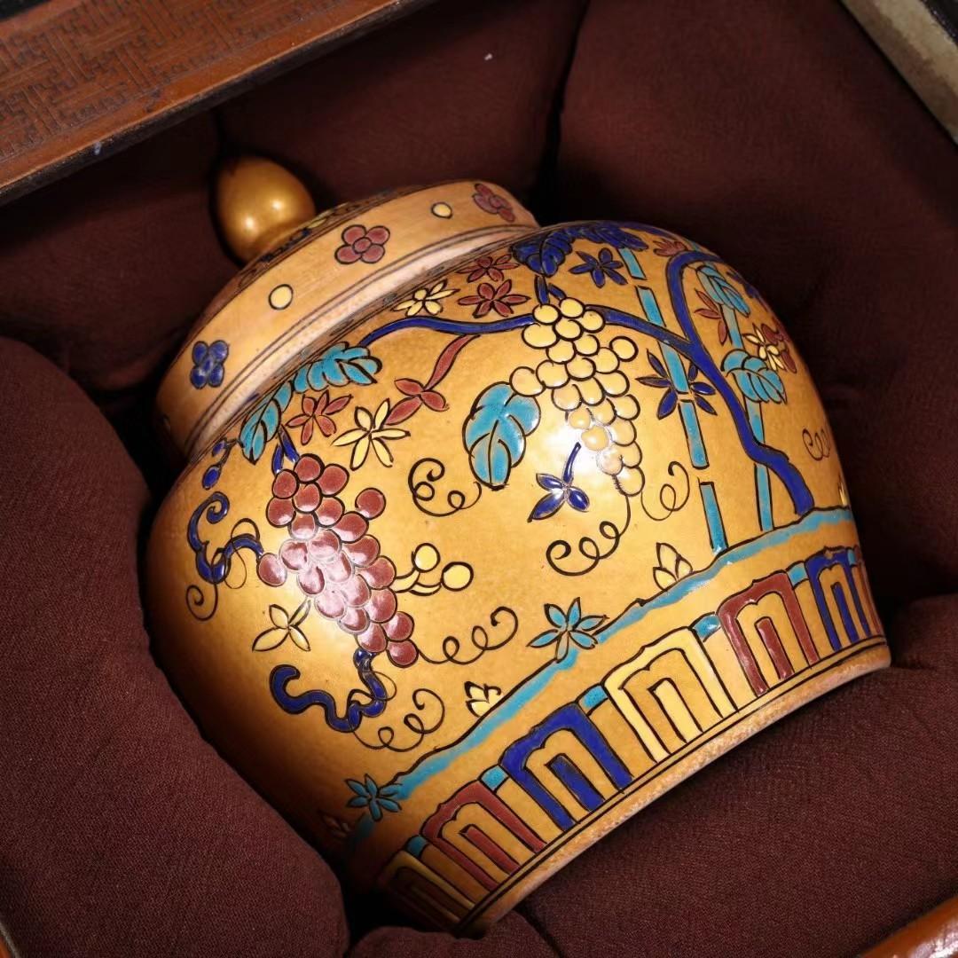 中国古美術・旧蔵・純手描き・描金と粉彩将軍缶・箱付・置物・観賞瓶・文房具·時代物