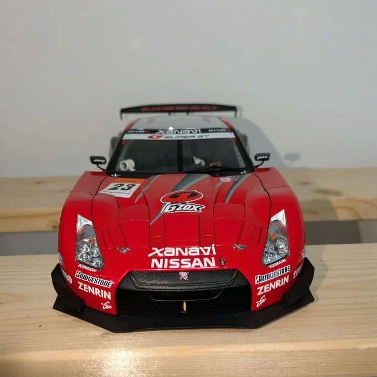 オートアート 1/18 R35 GT-R ミニカー