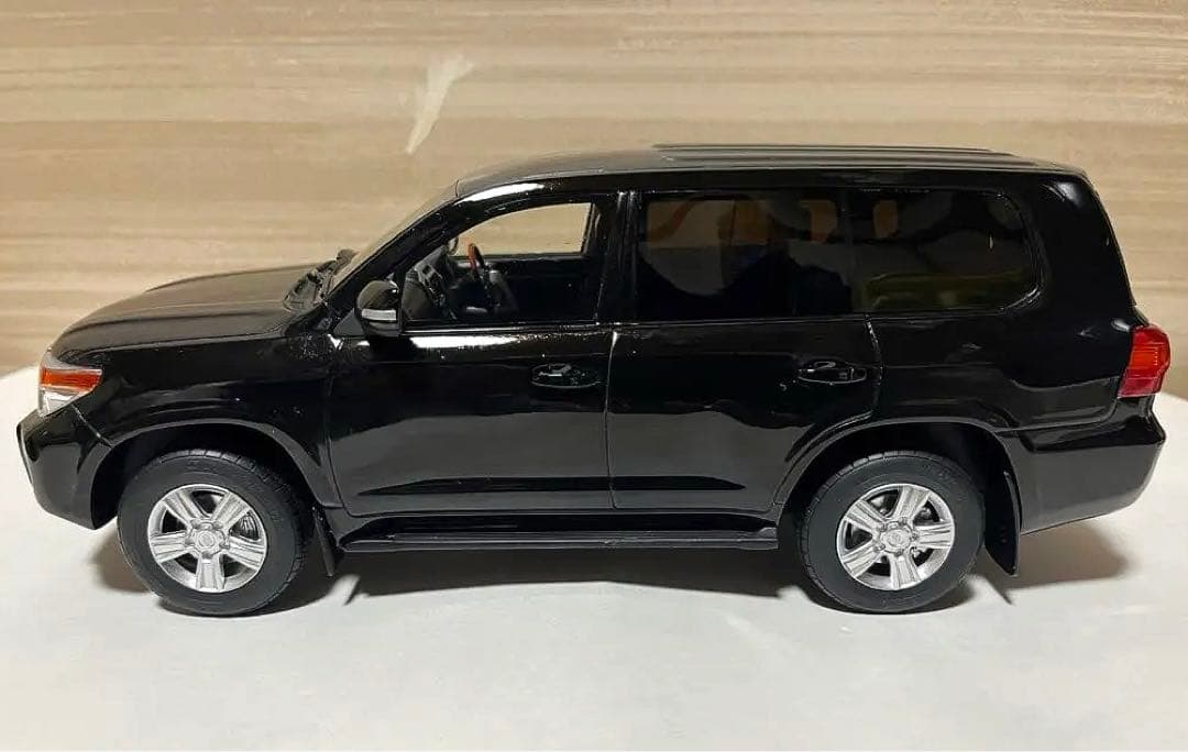 SAMURAI 1/18 TOYOTA ランドクルーザーAX G セレクション