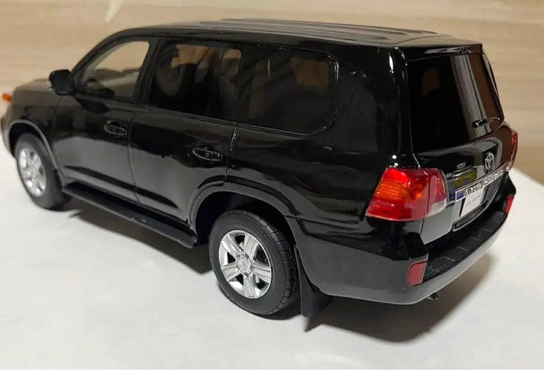 SAMURAI 1/18 TOYOTA ランドクルーザーAX G セレクション