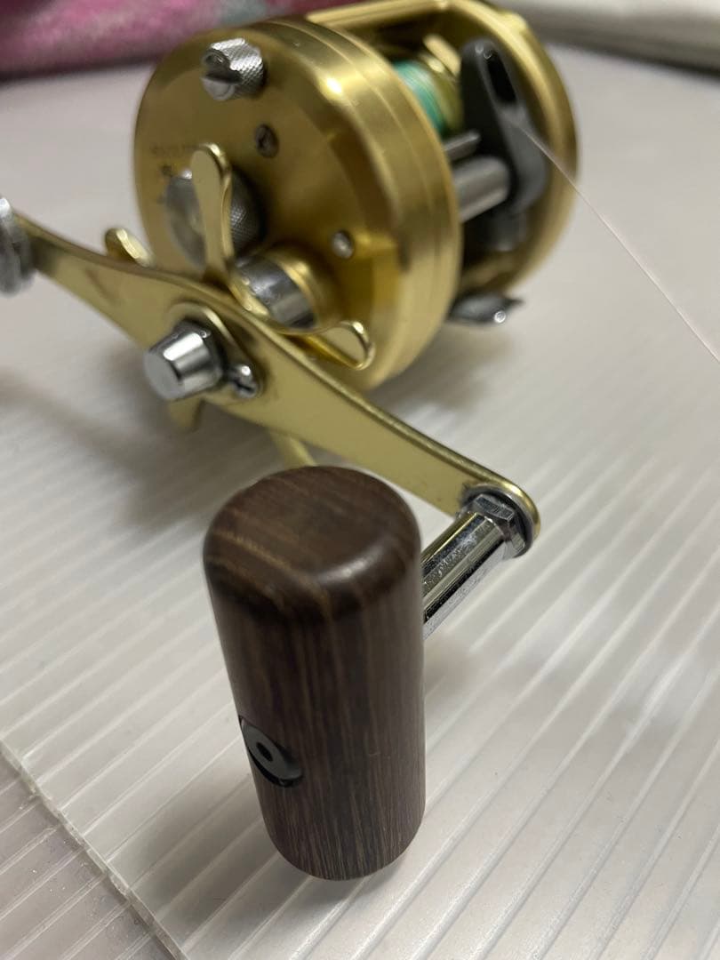 SHIMANO シマノ カルカッタ小船400（PEライン1.2号200m巻済み）