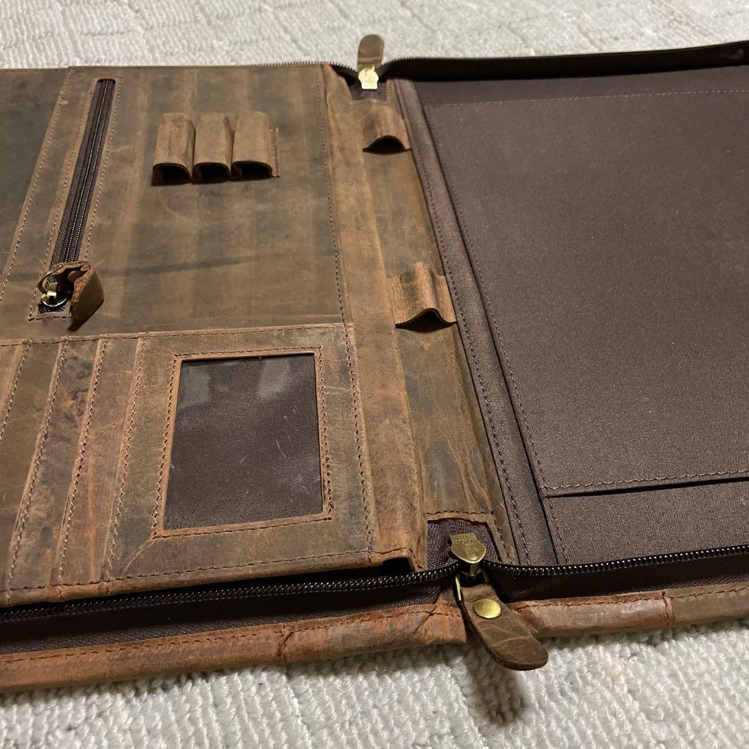 新品未使用品！本革製レザーパッドフォリオ　ラウンドファスナー　A4 ギフトペン付