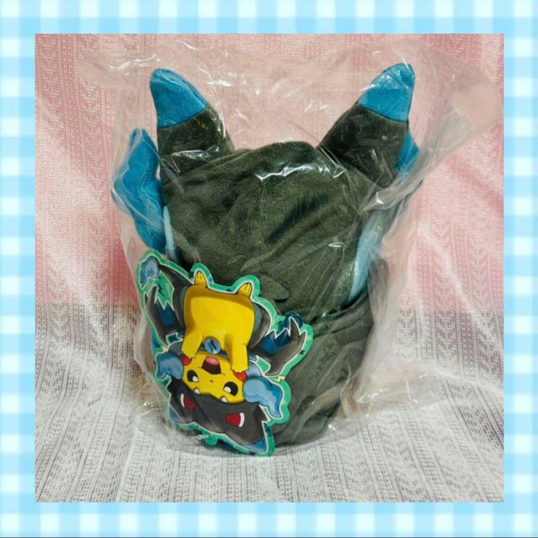 ポケットモンスター　メガリザードンXのポンチョを着たピカチュウ　ぬいぐるみ
