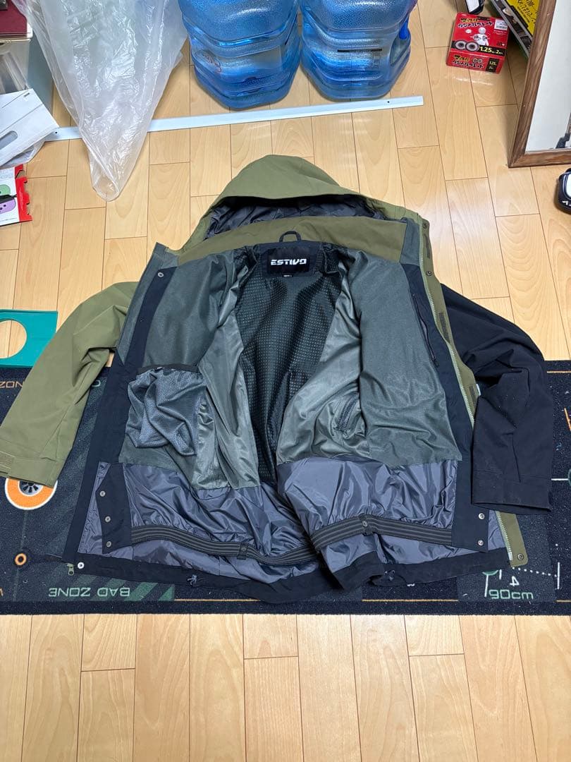 ESTVIO スノーボードウェアセット（ジャケット＆パンツ）