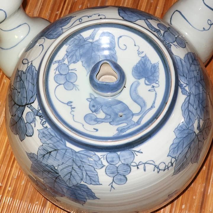 インテリア置物・オブジェ・華道　花器　大型急須型花瓶　染付ぶどう