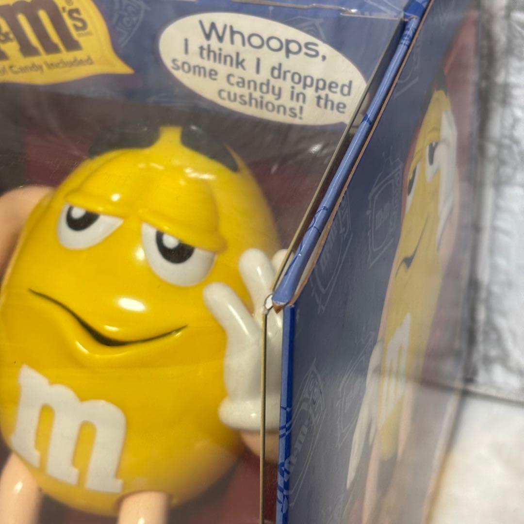 m&m's ディスプレイ　イエロー　LA-Z-BOYソファーエムアンドエムズ