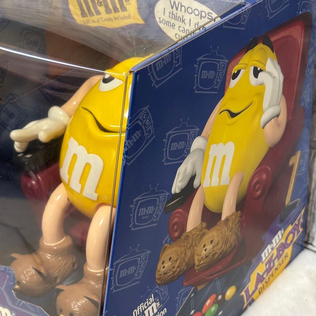 m&m's ディスプレイ　イエロー　LA-Z-BOYソファーエムアンドエムズ