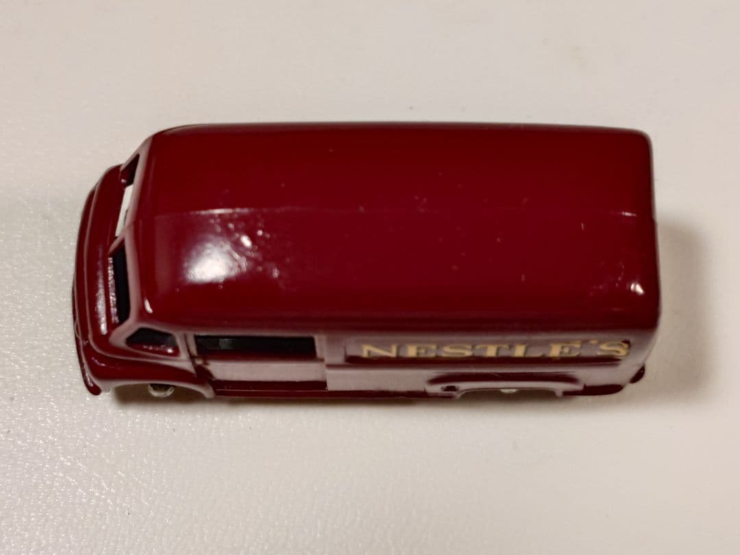 ミニカー MATCHBOX No.69 COMMER 30 CWT VAN Nestles