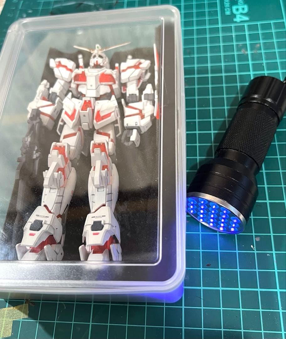 ユニコーンガンダム　完成品【ブラックライト・スタンド付き】