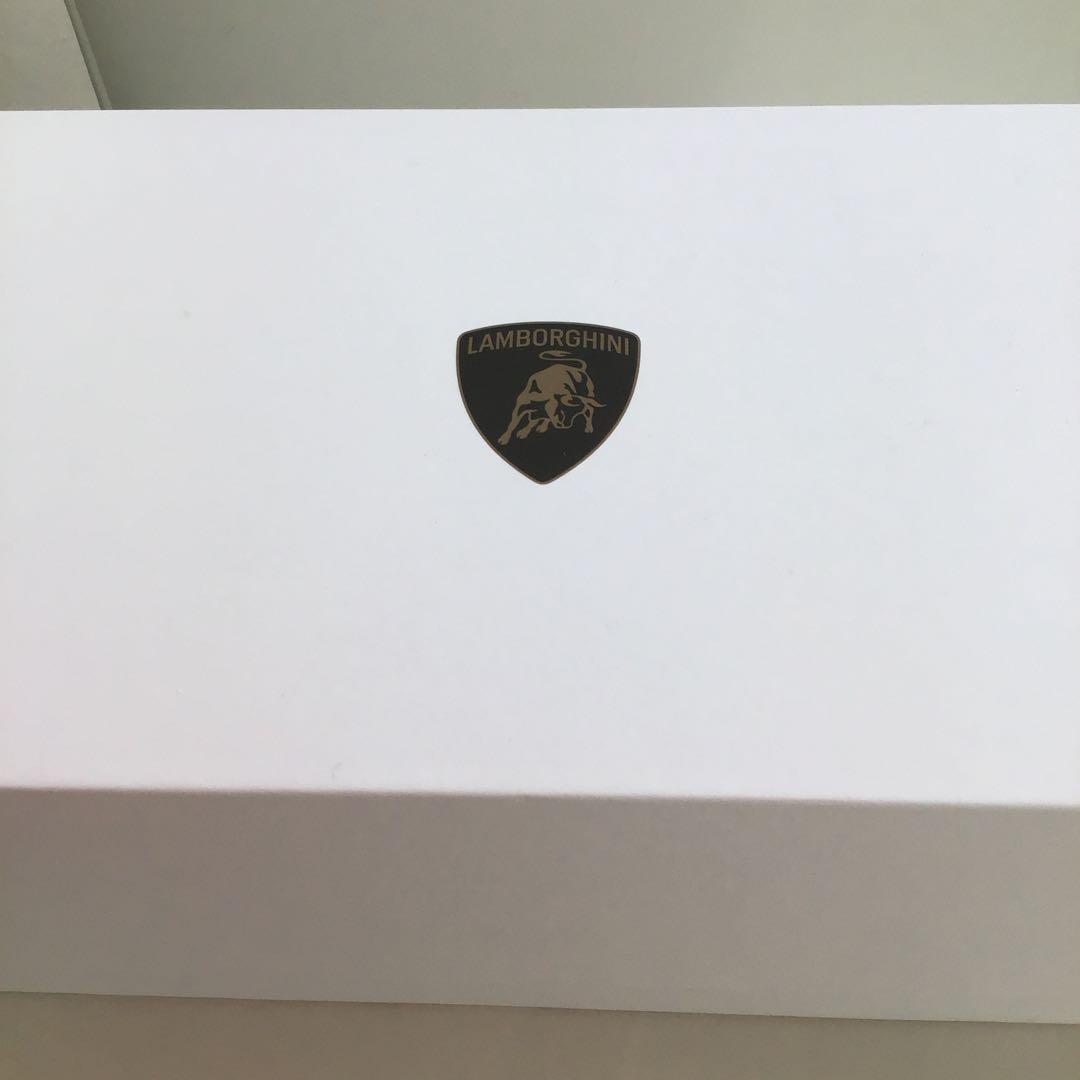 ランボルギーニ　Revuelto 1:18 模型　純正