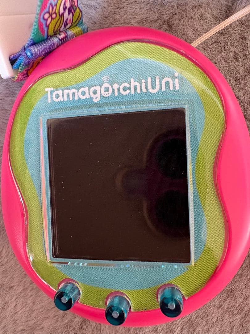 Tamagotchi Uni シリコンバンド・ネックストラップ付き