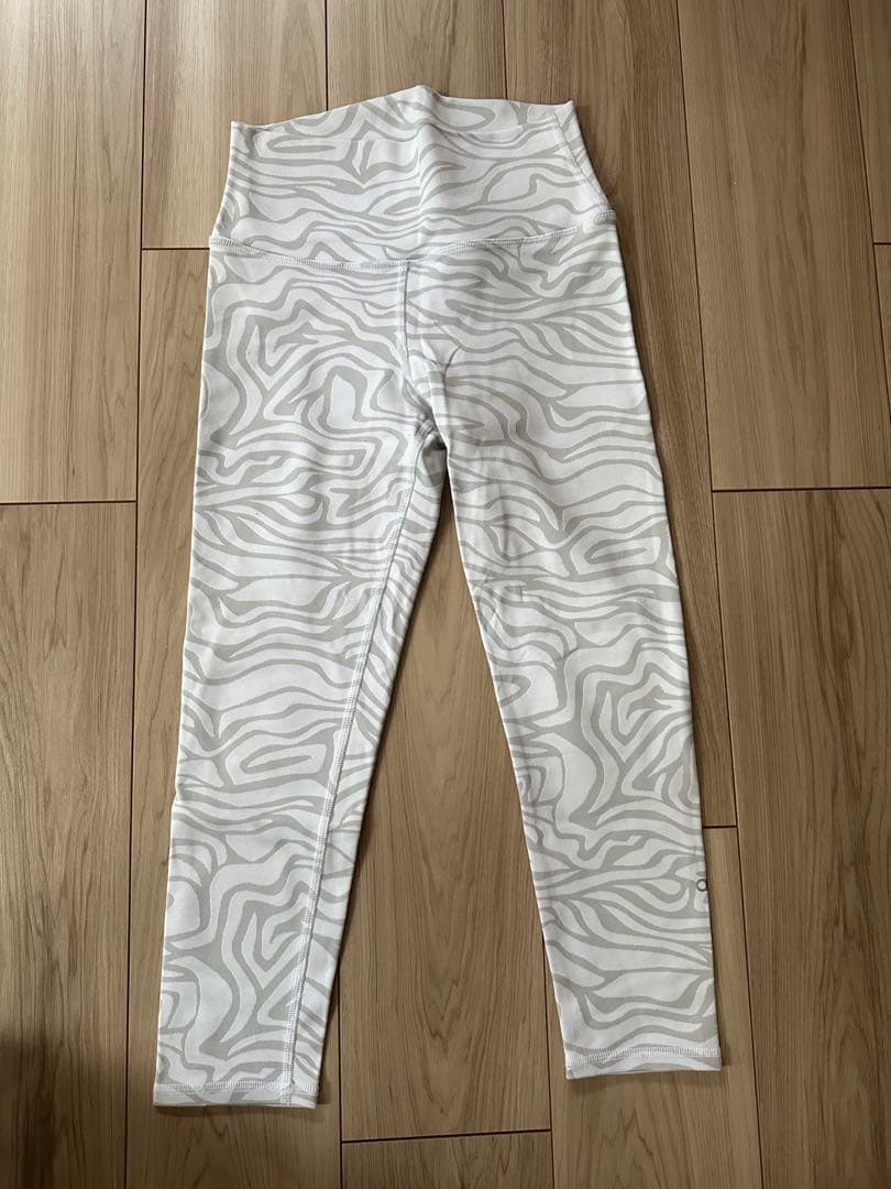 alo yoga ハイウエストレギンス　白